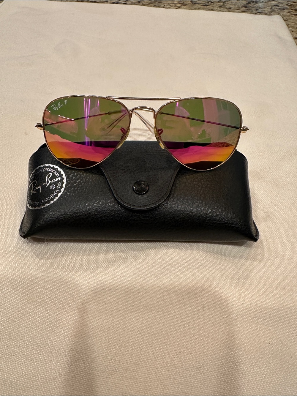 Ray-Ban Aviator Sunglasses with Green Gradient Pink Reflective Lenses